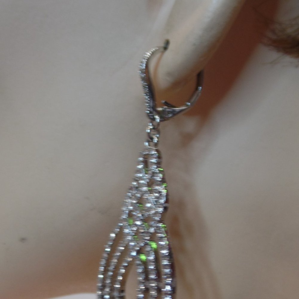 Sparkling Silvertone Chandelier Leverback Earrings Brand New On Card (Bee Logo) - Picture 4 of 10